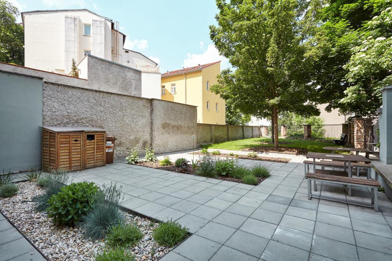 Prague Friendly Apartments In Prag Exteriör bild