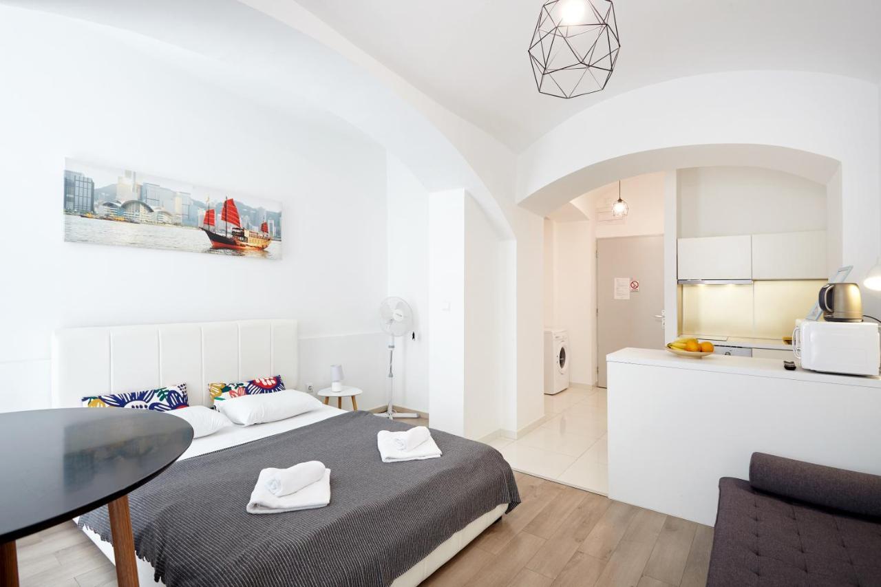 Prague Friendly Apartments In Prag Exteriör bild