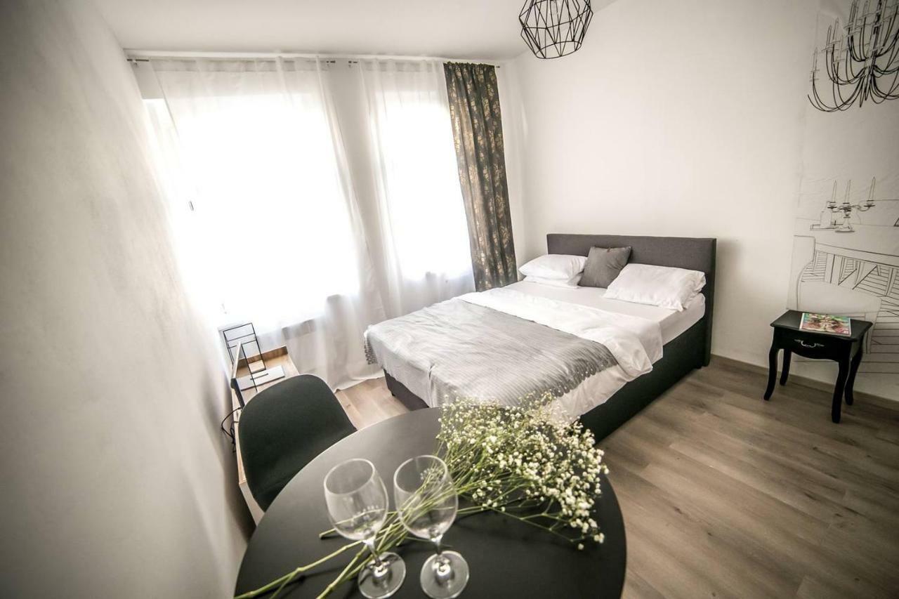 Prague Friendly Apartments In Prag Exteriör bild