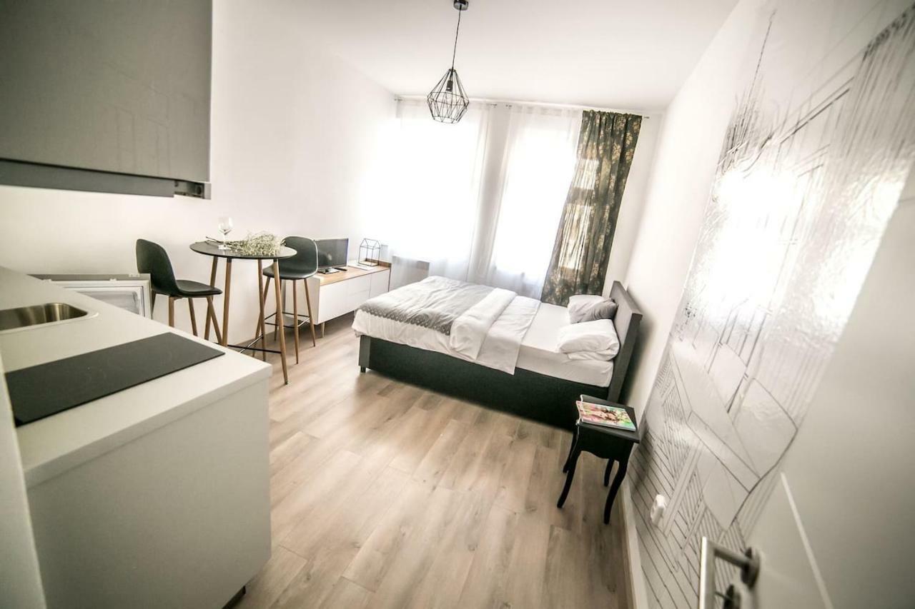 Prague Friendly Apartments In Prag Exteriör bild