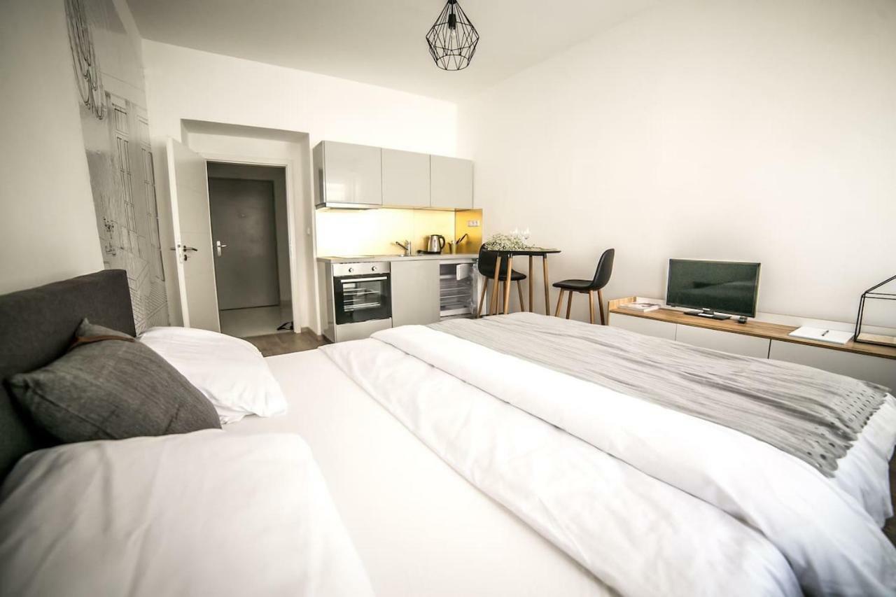Prague Friendly Apartments In Prag Exteriör bild