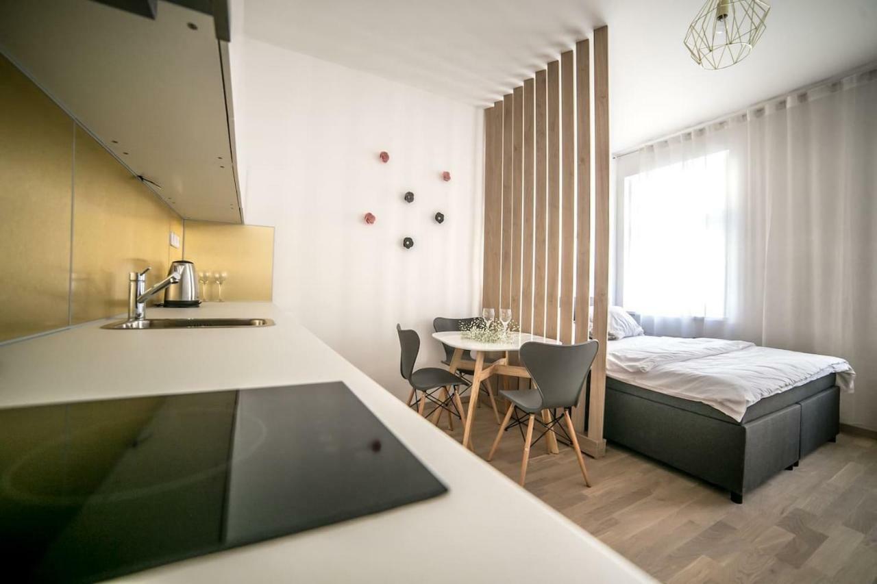 Prague Friendly Apartments In Prag Exteriör bild